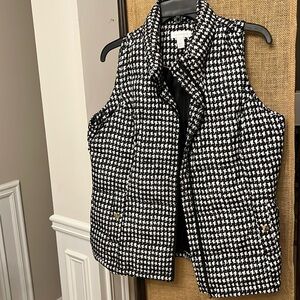 Charter Club Houndstooth Puffer Vest. Size Large. Black/White.